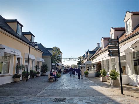 paris shopping outlet village.